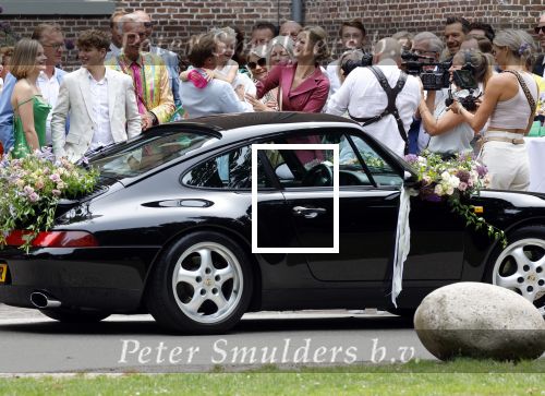 Oegstgeest 30 juli 2022
Trouwen Maxime Meiland en Leroy Molkenboer op kasteel Oud Poelgeest . Aanwezig natuurlijk Martien Meiland Erica Meiland Montana Meiland en haar partner Dirk Hoogstraten. Ook hun dochters Claire en Vive waren aanwezig.