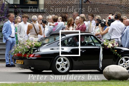 Oegstgeest 30 juli 2022
Trouwen Maxime Meiland en Leroy Molkenboer op kasteel Oud Poelgeest . Aanwezig natuurlijk Martien Meiland Erica Meiland Montana Meiland en haar partner Dirk Hoogstraten. Ook hun dochters Claire en Vive waren aanwezig.