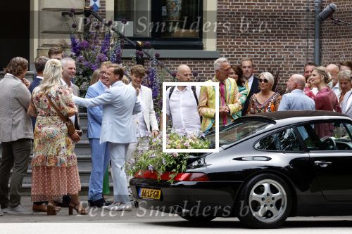 Oegstgeest 30 juli 2022
Trouwen Maxime Meiland en Leroy Molkenboer op kasteel Oud Poelgeest . Aanwezig natuurlijk Martien Meiland Erica Meiland Montana Meiland en haar partner Dirk Hoogstraten. Ook hun dochters Claire en Vive waren aanwezig.