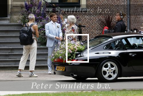 Oegstgeest 30 juli 2022
Trouwen Maxime Meiland en Leroy Molkenboer op kasteel Oud Poelgeest . Aanwezig natuurlijk Martien Meiland Erica Meiland Montana Meiland en haar partner Dirk Hoogstraten. Ook hun dochters Claire en Vive waren aanwezig.