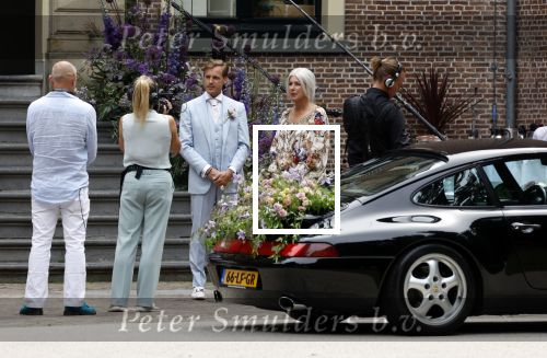Oegstgeest 30 juli 2022
Trouwen Maxime Meiland en Leroy Molkenboer op kasteel Oud Poelgeest . Aanwezig natuurlijk Martien Meiland Erica Meiland Montana Meiland en haar partner Dirk Hoogstraten. Ook hun dochters Claire en Vive waren aanwezig.