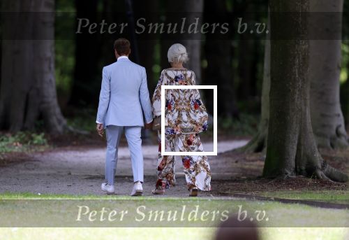 Oegstgeest 30 juli 2022
Trouwen Maxime Meiland en Leroy Molkenboer op kasteel Oud Poelgeest . Aanwezig natuurlijk Martien Meiland Erica Meiland Montana Meiland en haar partner Dirk Hoogstraten. Ook hun dochters Claire en Vive waren aanwezig.