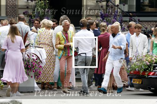 Oegstgeest 30 juli 2022
Trouwen Maxime Meiland en Leroy Molkenboer op kasteel Oud Poelgeest . Aanwezig natuurlijk Martien Meiland Erica Meiland Montana Meiland en haar partner Dirk Hoogstraten. Ook hun dochters Claire en Vive waren aanwezig.