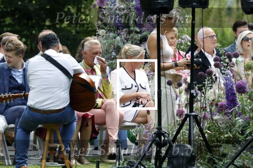 Oegstgeest 30 juli 2022
Trouwen Maxime Meiland en Leroy Molkenboer op kasteel Oud Poelgeest . Aanwezig natuurlijk Martien Meiland Erica Meiland Montana Meiland en haar partner Dirk Hoogstraten. Ook hun dochters Claire en Vive waren aanwezig.
