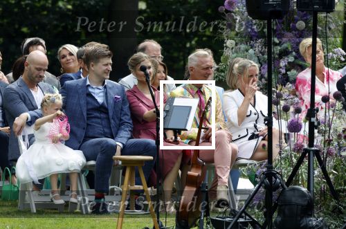 Oegstgeest 30 juli 2022
Trouwen Maxime Meiland en Leroy Molkenboer op kasteel Oud Poelgeest . Aanwezig natuurlijk Martien Meiland Erica Meiland Montana Meiland en haar partner Dirk Hoogstraten. Ook hun dochters Claire en Vive waren aanwezig.