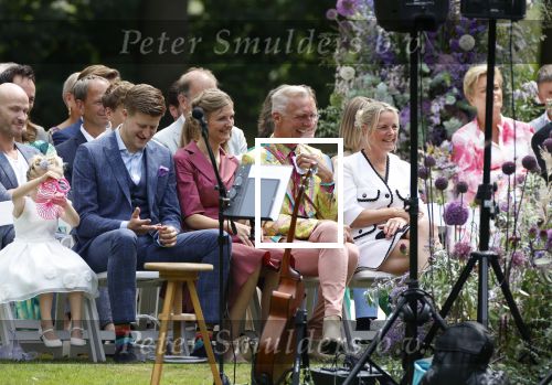 Oegstgeest 30 juli 2022
Trouwen Maxime Meiland en Leroy Molkenboer op kasteel Oud Poelgeest . Aanwezig natuurlijk Martien Meiland Erica Meiland Montana Meiland en haar partner Dirk Hoogstraten. Ook hun dochters Claire en Vive waren aanwezig.