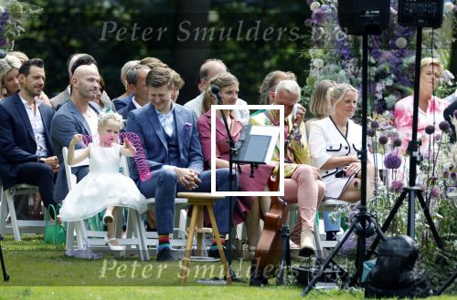 Oegstgeest 30 juli 2022
Trouwen Maxime Meiland en Leroy Molkenboer op kasteel Oud Poelgeest . Aanwezig natuurlijk Martien Meiland Erica Meiland Montana Meiland en haar partner Dirk Hoogstraten. Ook hun dochters Claire en Vive waren aanwezig.