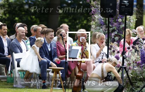 Oegstgeest 30 juli 2022
Trouwen Maxime Meiland en Leroy Molkenboer op kasteel Oud Poelgeest . Aanwezig natuurlijk Martien Meiland Erica Meiland Montana Meiland en haar partner Dirk Hoogstraten. Ook hun dochters Claire en Vive waren aanwezig.