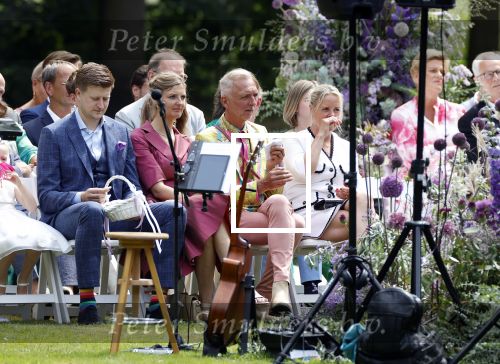 Oegstgeest 30 juli 2022
Trouwen Maxime Meiland en Leroy Molkenboer op kasteel Oud Poelgeest . Aanwezig natuurlijk Martien Meiland Erica Meiland Montana Meiland en haar partner Dirk Hoogstraten. Ook hun dochters Claire en Vive waren aanwezig.