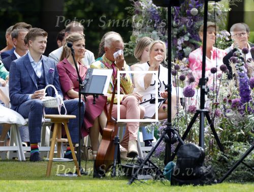 Oegstgeest 30 juli 2022
Trouwen Maxime Meiland en Leroy Molkenboer op kasteel Oud Poelgeest . Aanwezig natuurlijk Martien Meiland Erica Meiland Montana Meiland en haar partner Dirk Hoogstraten. Ook hun dochters Claire en Vive waren aanwezig.
