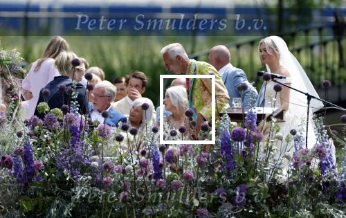 Oegstgeest 30 juli 2022
Trouwen Maxime Meiland en Leroy Molkenboer op kasteel Oud Poelgeest . Aanwezig natuurlijk Martien Meiland Erica Meiland Montana Meiland en haar partner Dirk Hoogstraten. Ook hun dochters Claire en Vive waren aanwezig.