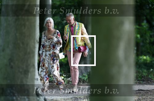 Oegstgeest 30 juli 2022
Trouwen Maxime Meiland en Leroy Molkenboer op kasteel Oud Poelgeest . Aanwezig natuurlijk Martien Meiland Erica Meiland Montana Meiland en haar partner Dirk Hoogstraten. Ook hun dochters Claire en Vive waren aanwezig.