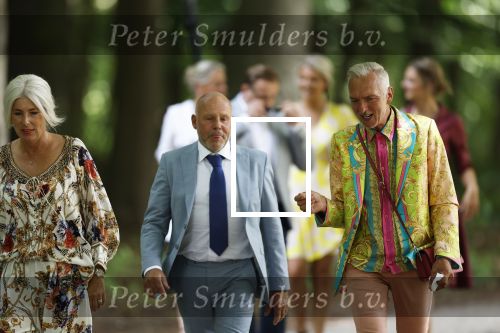 Oegstgeest 30 juli 2022
Trouwen Maxime Meiland en Leroy Molkenboer op kasteel Oud Poelgeest . Aanwezig natuurlijk Martien Meiland Erica Meiland Montana Meiland en haar partner Dirk Hoogstraten. Ook hun dochters Claire en Vive waren aanwezig.