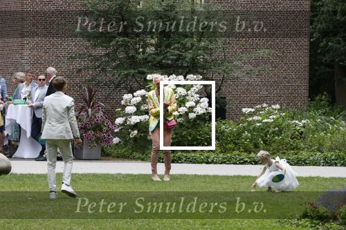 Oegstgeest 30 juli 2022
Trouwen Maxime Meiland en Leroy Molkenboer op kasteel Oud Poelgeest . Aanwezig natuurlijk Martien Meiland Erica Meiland Montana Meiland en haar partner Dirk Hoogstraten. Ook hun dochters Claire en Vive waren aanwezig.