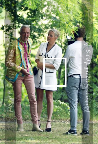 Oegstgeest 30 juli 2022
Trouwen Maxime Meiland en Leroy Molkenboer op kasteel Oud Poelgeest . Aanwezig natuurlijk Martien Meiland Erica Meiland Montana Meiland en haar partner Dirk Hoogstraten. Ook hun dochters Claire en Vive waren aanwezig.