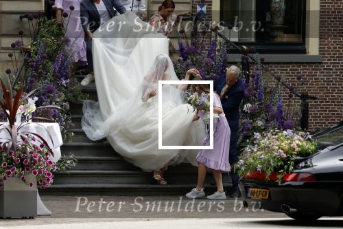 Oegstgeest 30 juli 2022
Trouwen Maxime Meiland en Leroy Molkenboer op kasteel Oud Poelgeest . Aanwezig natuurlijk Martien Meiland Erica Meiland Montana Meiland en haar partner Dirk Hoogstraten. Ook hun dochters Claire en Vive waren aanwezig.