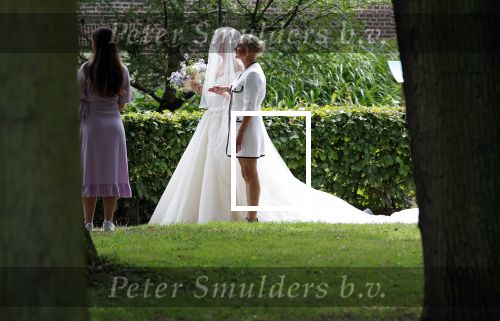 Oegstgeest 30 juli 2022
Trouwen Maxime Meiland en Leroy Molkenboer op kasteel Oud Poelgeest . Aanwezig natuurlijk Martien Meiland Erica Meiland Montana Meiland en haar partner Dirk Hoogstraten. Ook hun dochters Claire en Vive waren aanwezig.