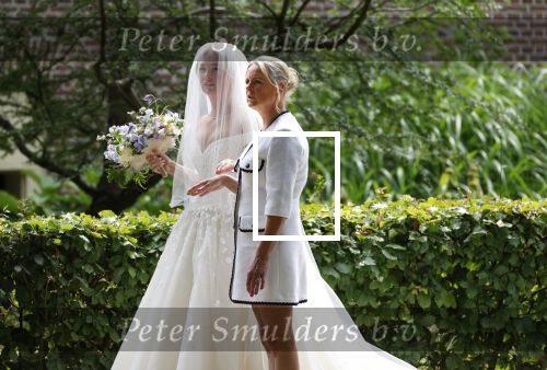 Oegstgeest 30 juli 2022
Trouwen Maxime Meiland en Leroy Molkenboer op kasteel Oud Poelgeest . Aanwezig natuurlijk Martien Meiland Erica Meiland Montana Meiland en haar partner Dirk Hoogstraten. Ook hun dochters Claire en Vive waren aanwezig.