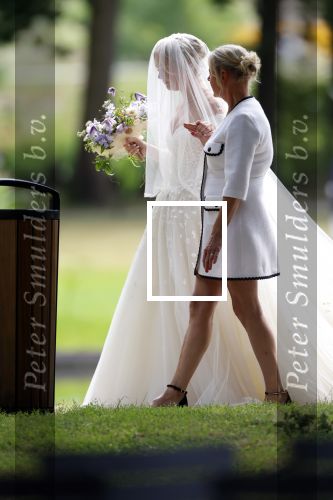 Oegstgeest 30 juli 2022
Trouwen Maxime Meiland en Leroy Molkenboer op kasteel Oud Poelgeest . Aanwezig natuurlijk Martien Meiland Erica Meiland Montana Meiland en haar partner Dirk Hoogstraten. Ook hun dochters Claire en Vive waren aanwezig.