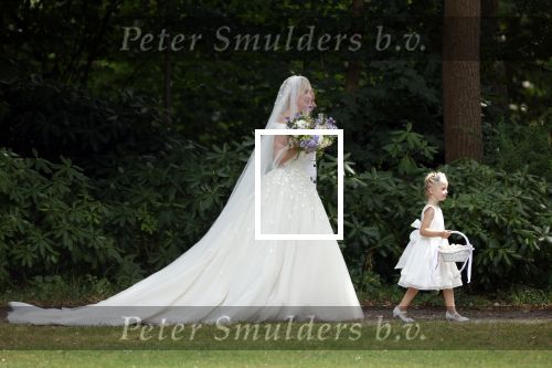 Oegstgeest 30 juli 2022
Trouwen Maxime Meiland en Leroy Molkenboer op kasteel Oud Poelgeest . Aanwezig natuurlijk Martien Meiland Erica Meiland Montana Meiland en haar partner Dirk Hoogstraten. Ook hun dochters Claire en Vive waren aanwezig.