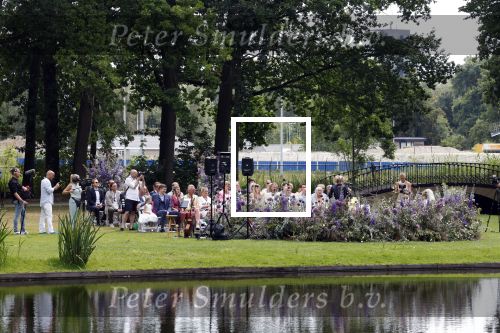 Oegstgeest 30 juli 2022
Trouwen Maxime Meiland en Leroy Molkenboer op kasteel Oud Poelgeest . Aanwezig natuurlijk Martien Meiland Erica Meiland Montana Meiland en haar partner Dirk Hoogstraten. Ook hun dochters Claire en Vive waren aanwezig.