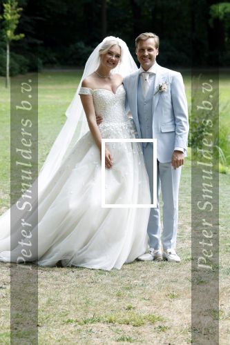 Oegstgeest 30 juli 2022
Trouwen Maxime Meiland en Leroy Molkenboer op kasteel Oud Poelgeest . Aanwezig natuurlijk Martien Meiland Erica Meiland Montana Meiland en haar partner Dirk Hoogstraten. Ook hun dochters Claire en Vive waren aanwezig.
