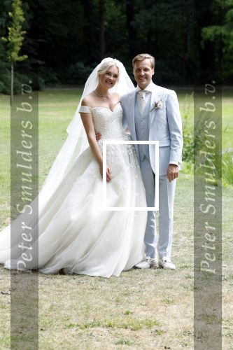 Oegstgeest 30 juli 2022
Trouwen Maxime Meiland en Leroy Molkenboer op kasteel Oud Poelgeest . Aanwezig natuurlijk Martien Meiland Erica Meiland Montana Meiland en haar partner Dirk Hoogstraten. Ook hun dochters Claire en Vive waren aanwezig.