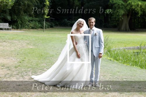 Oegstgeest 30 juli 2022
Trouwen Maxime Meiland en Leroy Molkenboer op kasteel Oud Poelgeest . Aanwezig natuurlijk Martien Meiland Erica Meiland Montana Meiland en haar partner Dirk Hoogstraten. Ook hun dochters Claire en Vive waren aanwezig.