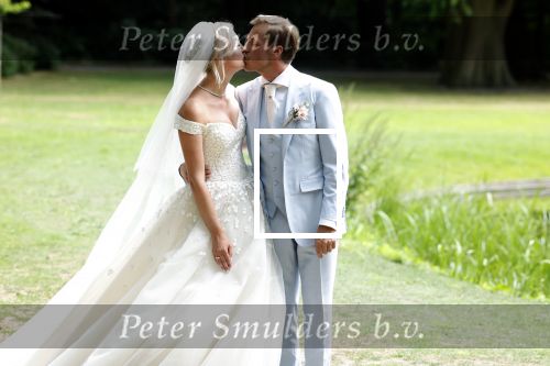 Oegstgeest 30 juli 2022
Trouwen Maxime Meiland en Leroy Molkenboer op kasteel Oud Poelgeest . Aanwezig natuurlijk Martien Meiland Erica Meiland Montana Meiland en haar partner Dirk Hoogstraten. Ook hun dochters Claire en Vive waren aanwezig.