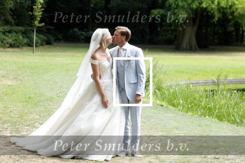 Oegstgeest 30 juli 2022
Trouwen Maxime Meiland en Leroy Molkenboer op kasteel Oud Poelgeest . Aanwezig natuurlijk Martien Meiland Erica Meiland Montana Meiland en haar partner Dirk Hoogstraten. Ook hun dochters Claire en Vive waren aanwezig.