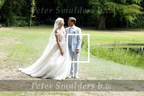 Oegstgeest 30 juli 2022
Trouwen Maxime Meiland en Leroy Molkenboer op kasteel Oud Poelgeest . Aanwezig natuurlijk Martien Meiland Erica Meiland Montana Meiland en haar partner Dirk Hoogstraten. Ook hun dochters Claire en Vive waren aanwezig.