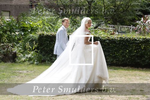 Oegstgeest 30 juli 2022
Trouwen Maxime Meiland en Leroy Molkenboer op kasteel Oud Poelgeest . Aanwezig natuurlijk Martien Meiland Erica Meiland Montana Meiland en haar partner Dirk Hoogstraten. Ook hun dochters Claire en Vive waren aanwezig.