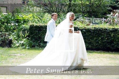 Oegstgeest 30 juli 2022
Trouwen Maxime Meiland en Leroy Molkenboer op kasteel Oud Poelgeest . Aanwezig natuurlijk Martien Meiland Erica Meiland Montana Meiland en haar partner Dirk Hoogstraten. Ook hun dochters Claire en Vive waren aanwezig.