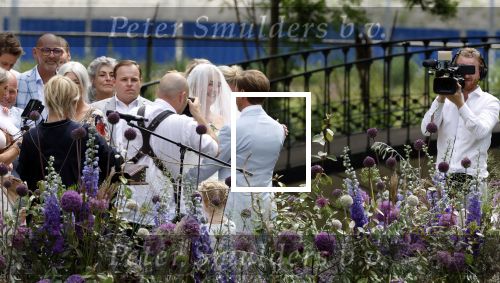 Oegstgeest 30 juli 2022
Trouwen Maxime Meiland en Leroy Molkenboer op kasteel Oud Poelgeest . Aanwezig natuurlijk Martien Meiland Erica Meiland Montana Meiland en haar partner Dirk Hoogstraten. Ook hun dochters Claire en Vive waren aanwezig.