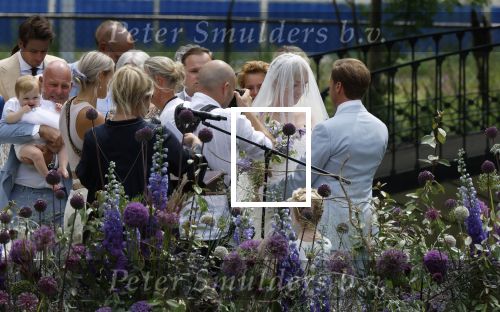 Oegstgeest 30 juli 2022
Trouwen Maxime Meiland en Leroy Molkenboer op kasteel Oud Poelgeest . Aanwezig natuurlijk Martien Meiland Erica Meiland Montana Meiland en haar partner Dirk Hoogstraten. Ook hun dochters Claire en Vive waren aanwezig.