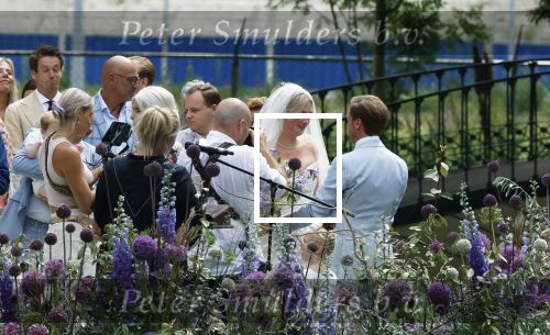 Oegstgeest 30 juli 2022
Trouwen Maxime Meiland en Leroy Molkenboer op kasteel Oud Poelgeest . Aanwezig natuurlijk Martien Meiland Erica Meiland Montana Meiland en haar partner Dirk Hoogstraten. Ook hun dochters Claire en Vive waren aanwezig.
