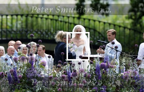 Oegstgeest 30 juli 2022
Trouwen Maxime Meiland en Leroy Molkenboer op kasteel Oud Poelgeest . Aanwezig natuurlijk Martien Meiland Erica Meiland Montana Meiland en haar partner Dirk Hoogstraten. Ook hun dochters Claire en Vive waren aanwezig.