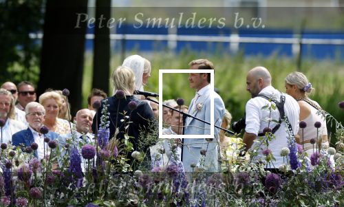 Oegstgeest 30 juli 2022
Trouwen Maxime Meiland en Leroy Molkenboer op kasteel Oud Poelgeest . Aanwezig natuurlijk Martien Meiland Erica Meiland Montana Meiland en haar partner Dirk Hoogstraten. Ook hun dochters Claire en Vive waren aanwezig.