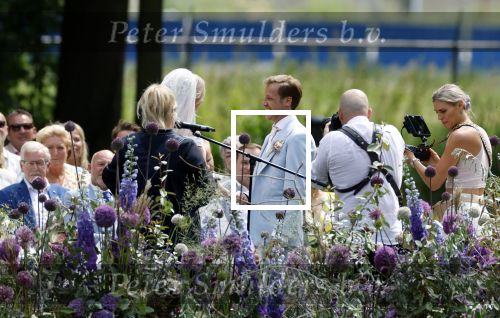 Oegstgeest 30 juli 2022
Trouwen Maxime Meiland en Leroy Molkenboer op kasteel Oud Poelgeest . Aanwezig natuurlijk Martien Meiland Erica Meiland Montana Meiland en haar partner Dirk Hoogstraten. Ook hun dochters Claire en Vive waren aanwezig.