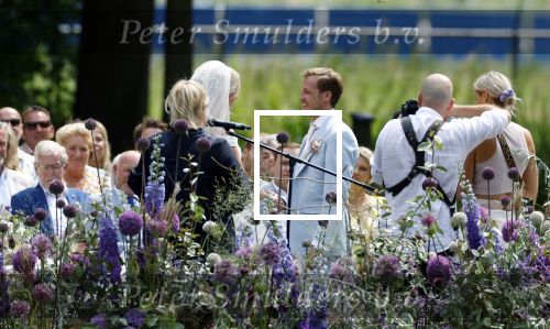 Oegstgeest 30 juli 2022
Trouwen Maxime Meiland en Leroy Molkenboer op kasteel Oud Poelgeest . Aanwezig natuurlijk Martien Meiland Erica Meiland Montana Meiland en haar partner Dirk Hoogstraten. Ook hun dochters Claire en Vive waren aanwezig.