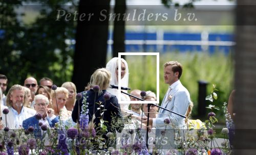 Oegstgeest 30 juli 2022
Trouwen Maxime Meiland en Leroy Molkenboer op kasteel Oud Poelgeest . Aanwezig natuurlijk Martien Meiland Erica Meiland Montana Meiland en haar partner Dirk Hoogstraten. Ook hun dochters Claire en Vive waren aanwezig.