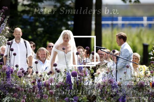 Oegstgeest 30 juli 2022
Trouwen Maxime Meiland en Leroy Molkenboer op kasteel Oud Poelgeest . Aanwezig natuurlijk Martien Meiland Erica Meiland Montana Meiland en haar partner Dirk Hoogstraten. Ook hun dochters Claire en Vive waren aanwezig.