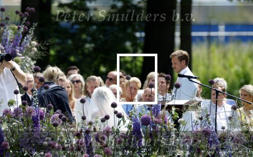 Oegstgeest 30 juli 2022
Trouwen Maxime Meiland en Leroy Molkenboer op kasteel Oud Poelgeest . Aanwezig natuurlijk Martien Meiland Erica Meiland Montana Meiland en haar partner Dirk Hoogstraten. Ook hun dochters Claire en Vive waren aanwezig.
