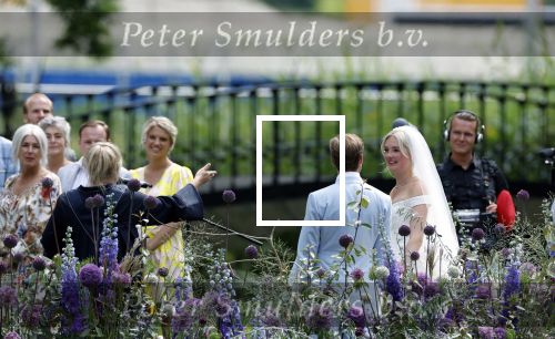 Oegstgeest 30 juli 2022
Trouwen Maxime Meiland en Leroy Molkenboer op kasteel Oud Poelgeest . Aanwezig natuurlijk Martien Meiland Erica Meiland Montana Meiland en haar partner Dirk Hoogstraten. Ook hun dochters Claire en Vive waren aanwezig.