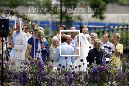 Oegstgeest 30 juli 2022
Trouwen Maxime Meiland en Leroy Molkenboer op kasteel Oud Poelgeest . Aanwezig natuurlijk Martien Meiland Erica Meiland Montana Meiland en haar partner Dirk Hoogstraten. Ook hun dochters Claire en Vive waren aanwezig.