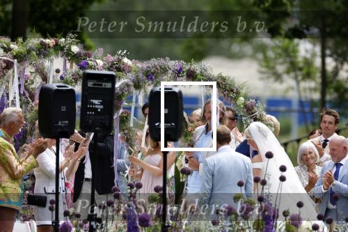 Oegstgeest 30 juli 2022
Trouwen Maxime Meiland en Leroy Molkenboer op kasteel Oud Poelgeest . Aanwezig natuurlijk Martien Meiland Erica Meiland Montana Meiland en haar partner Dirk Hoogstraten. Ook hun dochters Claire en Vive waren aanwezig.