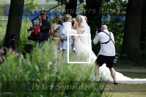 Oegstgeest 30 juli 2022
Trouwen Maxime Meiland en Leroy Molkenboer op kasteel Oud Poelgeest . Aanwezig natuurlijk Martien Meiland Erica Meiland Montana Meiland en haar partner Dirk Hoogstraten. Ook hun dochters Claire en Vive waren aanwezig.