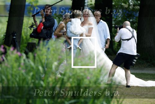 Oegstgeest 30 juli 2022
Trouwen Maxime Meiland en Leroy Molkenboer op kasteel Oud Poelgeest . Aanwezig natuurlijk Martien Meiland Erica Meiland Montana Meiland en haar partner Dirk Hoogstraten. Ook hun dochters Claire en Vive waren aanwezig.