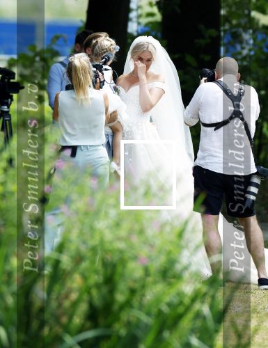 Oegstgeest 30 juli 2022
Trouwen Maxime Meiland en Leroy Molkenboer op kasteel Oud Poelgeest . Aanwezig natuurlijk Martien Meiland Erica Meiland Montana Meiland en haar partner Dirk Hoogstraten. Ook hun dochters Claire en Vive waren aanwezig.