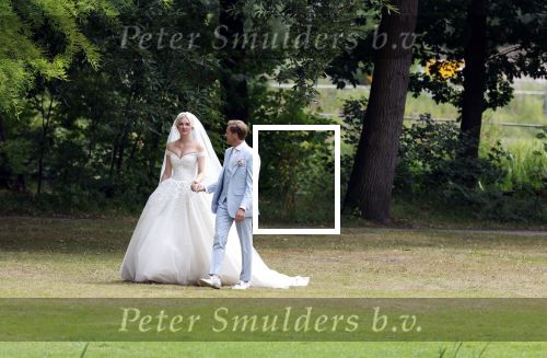 Oegstgeest 30 juli 2022
Trouwen Maxime Meiland en Leroy Molkenboer op kasteel Oud Poelgeest . Aanwezig natuurlijk Martien Meiland Erica Meiland Montana Meiland en haar partner Dirk Hoogstraten. Ook hun dochters Claire en Vive waren aanwezig.